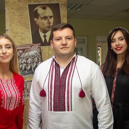 Отель Бандерштадт Ивано-Франковск Экстерьер фото